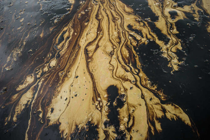 Crude,Oil,On,Oil,Spill,Accident,On,Ao,Prao,Beach