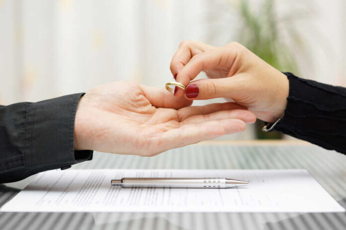 Woman,Returned,Wedding,Ring,To,Husband,.,Divorce,Concept