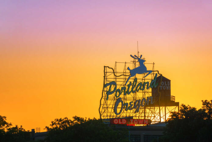 Sunset,Over,The,Iconic,Portland,,Oregon,Old,Town,Sign,In