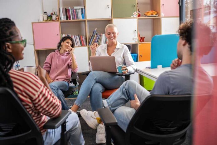 In,A,Dynamic,College,Office,,A,Group,Of,Students,Brainstorming