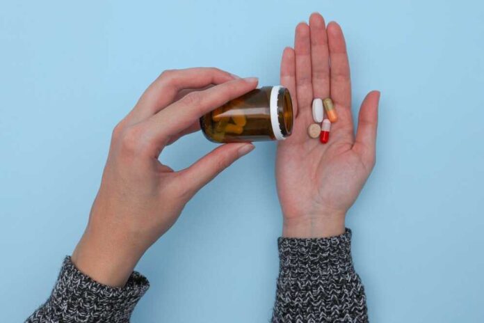 Elderly,Sick,Ill,Woman,Hold,Four,Different,Pills,In,Her