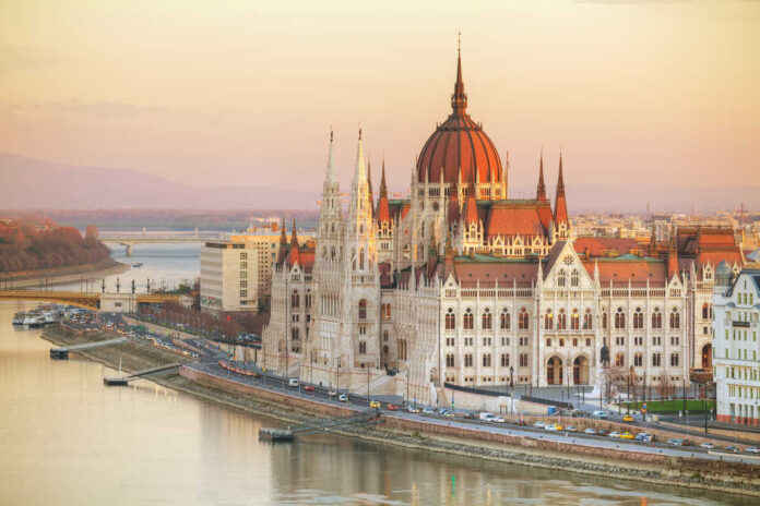 Parliament,Building,In,Budapest,,Hungary,At,Sunrise