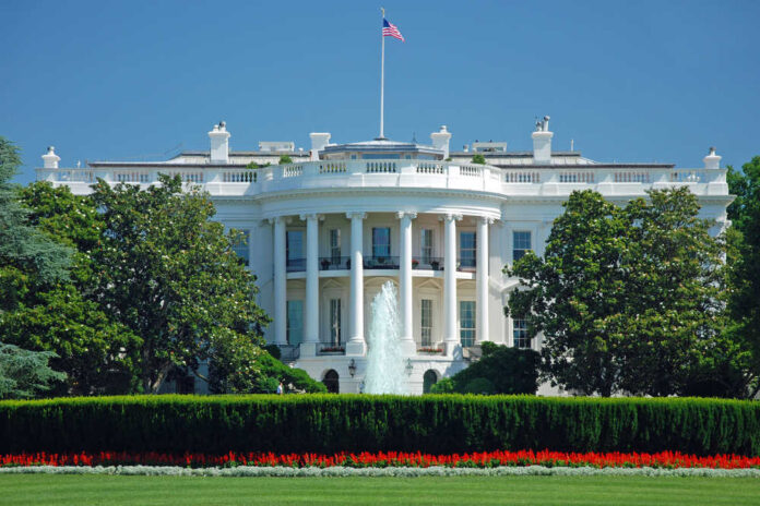 The,White,House,In,Washington,Dc,With,Beautiful,Blue,Sky