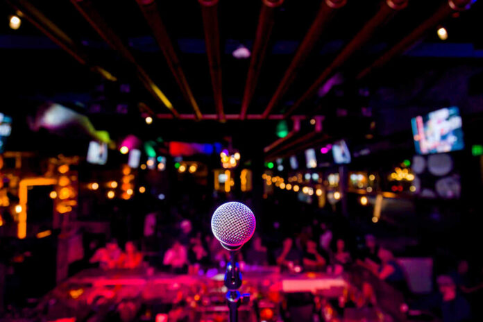 Comedy,Microphone,On,Stage,Of,Comedy,Music,Show,In,Club