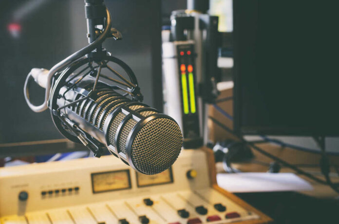 Microphone,In,Radio,Studio